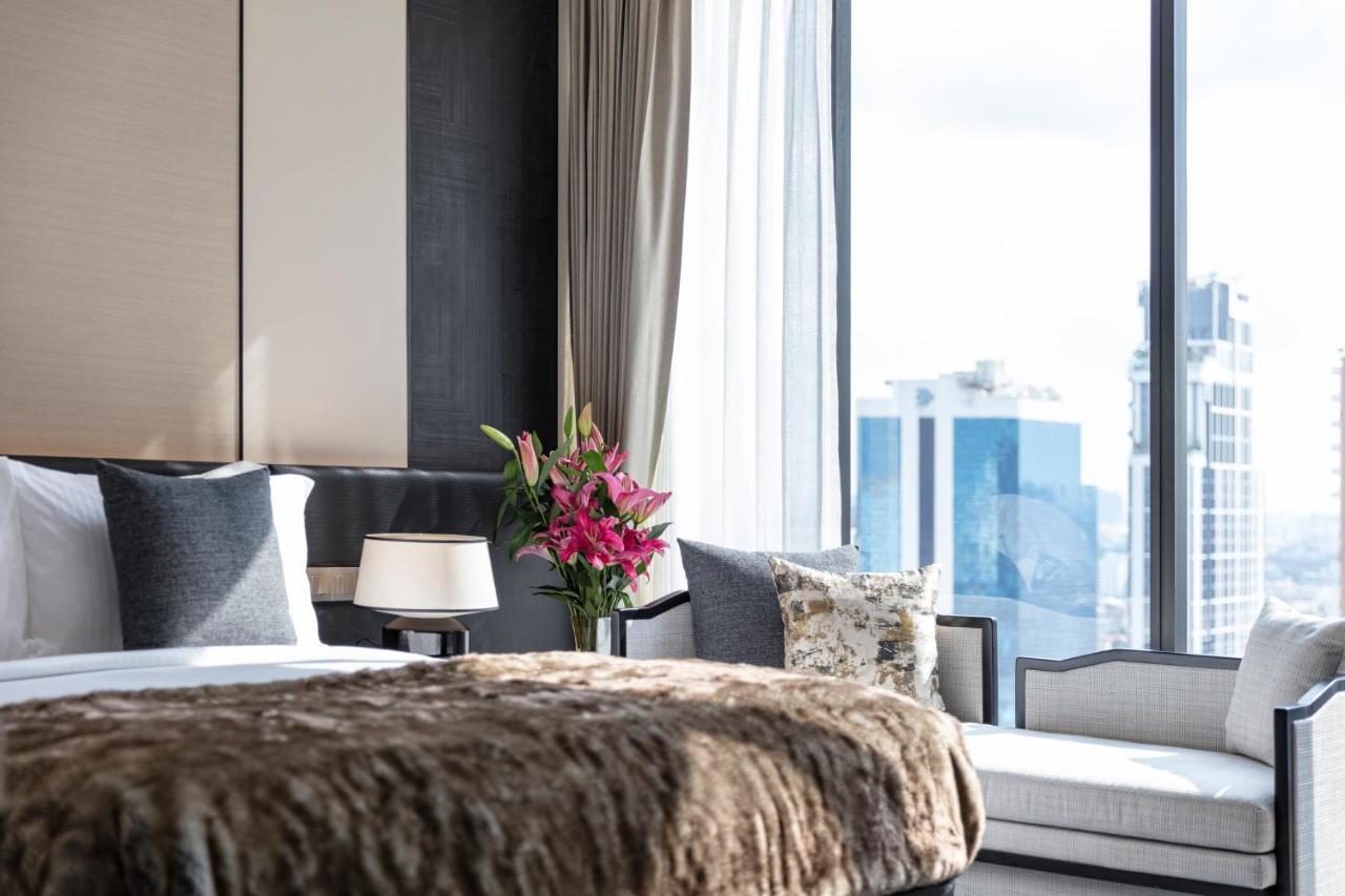 Ascott Thonglor Bangkok Banguecoque Exterior foto A bedroom at The Ritz-Carlton, Shenzhen