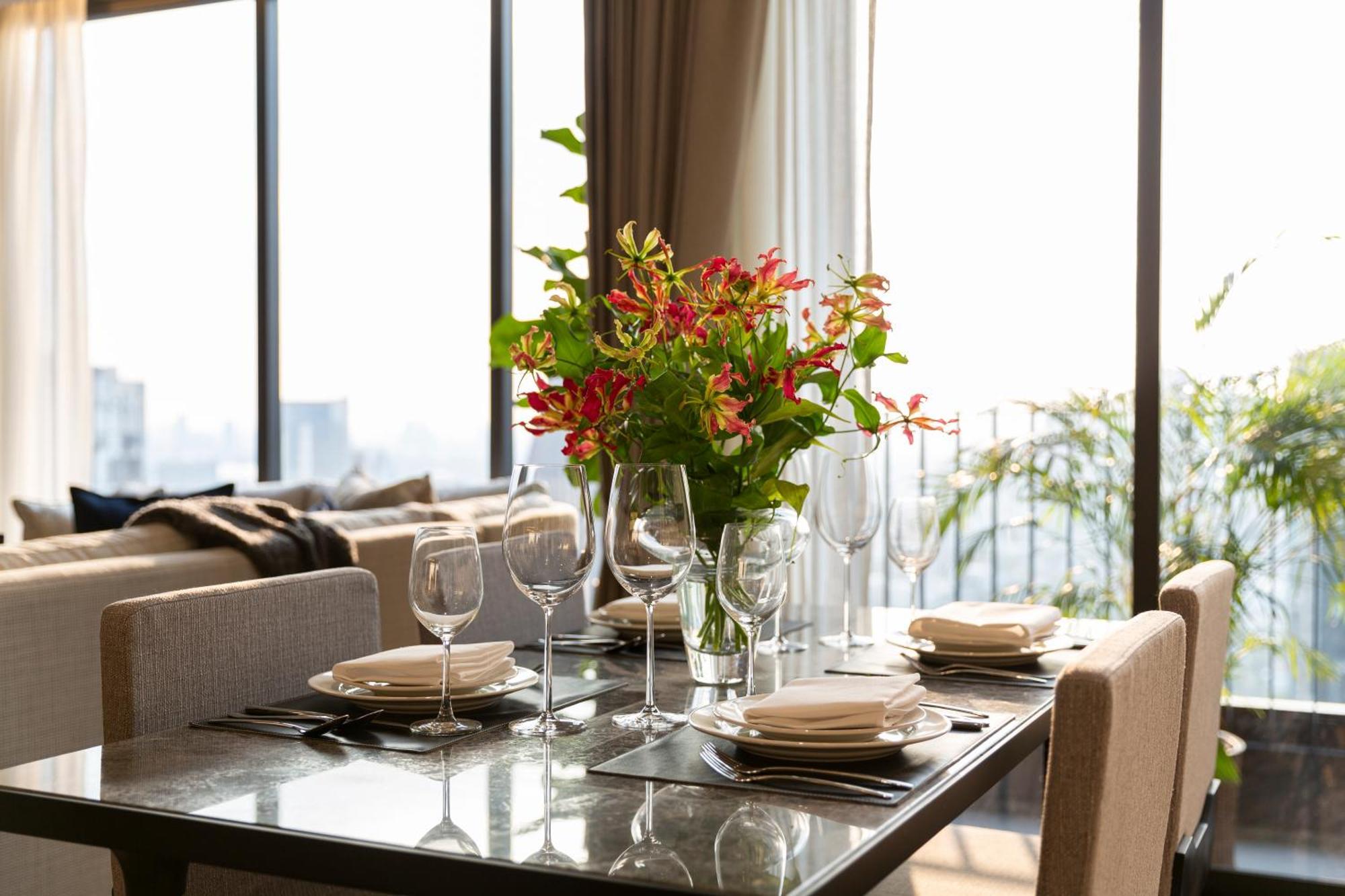 Ascott Thonglor Bangkok Banguecoque Exterior foto A dining room